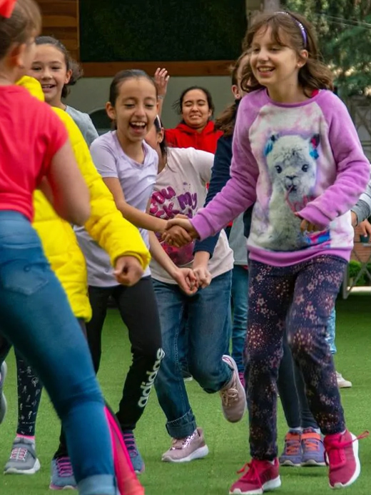 Campamentos con transporte, alimentos y alojamiento